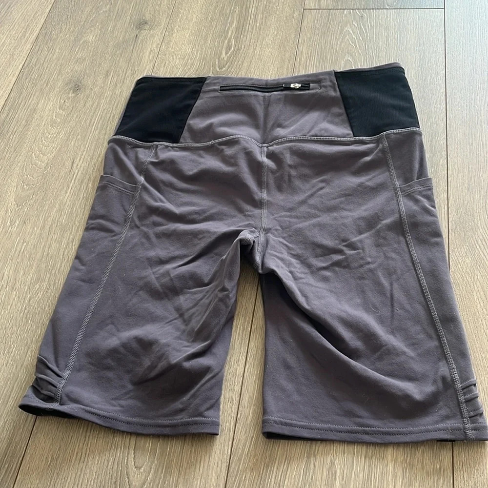 oiselle Gray Bike Shorts - Picture 6 of 7